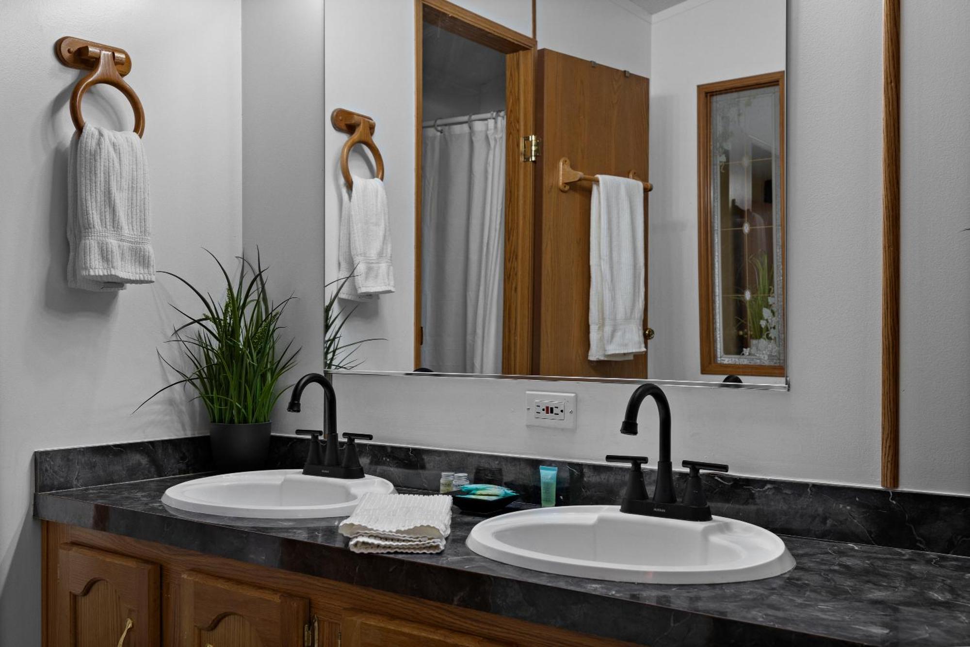 Let'S Go ! Fisherman, Families, Pools One Minute From Your Door, Comfort, Location Perfect, Amenity-Rich, Pup Friendly, Discover An Exceptional Wyoming Stay, Thermopolis River Walk Home At Hot Springs State Park, 'Where Families And Fisherman Stay' מראה חיצוני תמונה